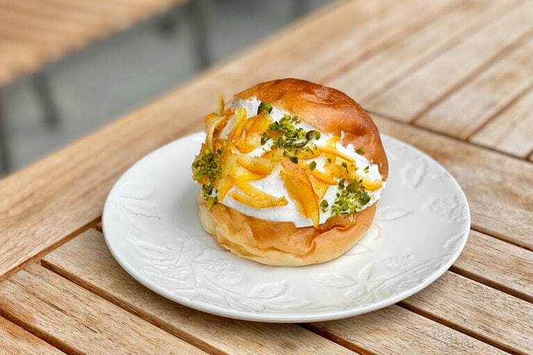 「マリトッツォ オレンジ」362円。