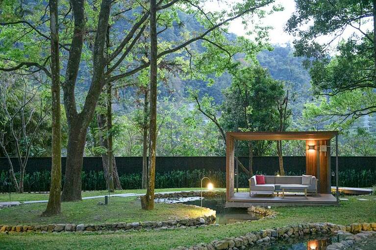 虫やカエルの鳴き声に、自然の息遣いを感じる日没後。