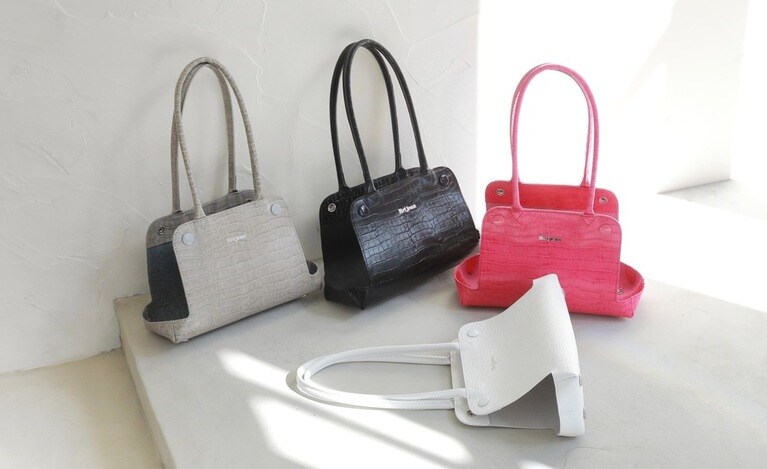 牛本革製のレザーパーツ。ブラック、ホワイト、グレー、ピンクの他に、この秋発売の新色ベージュを加えて５色展開。ⒸBrijean