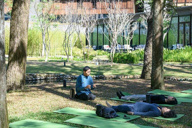 ウォーターガーデンに寝転がって、ふうっと深呼吸。