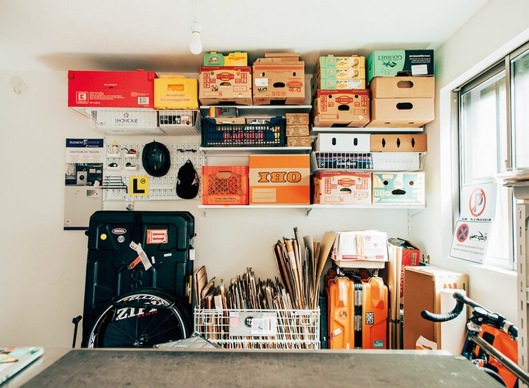 世界中で集めたダンボールを約500枚、保管。「2017年からはダンボールを独自に表彰するカードボード・オブ・ザ・イヤーを毎年行っています。」(島津さん)