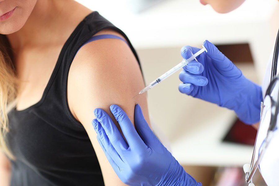 他の先進国では男子にも子宮頸がんワクチン接種。©iStock.com