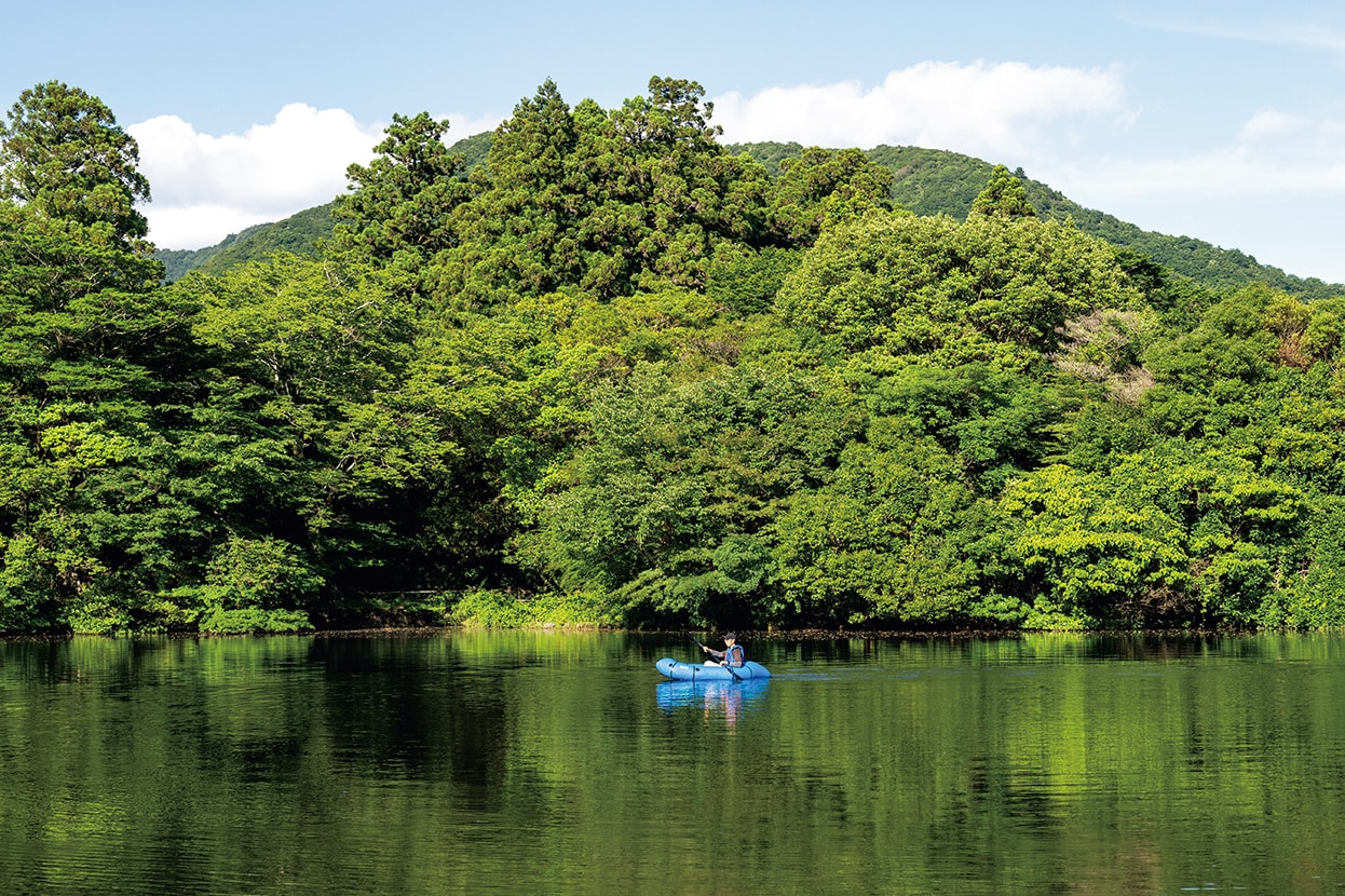 朝の澄み切った空気の中、パックラフトやハンモック、天幕でのお茶会など思い思いの時間を過ごすことができる。