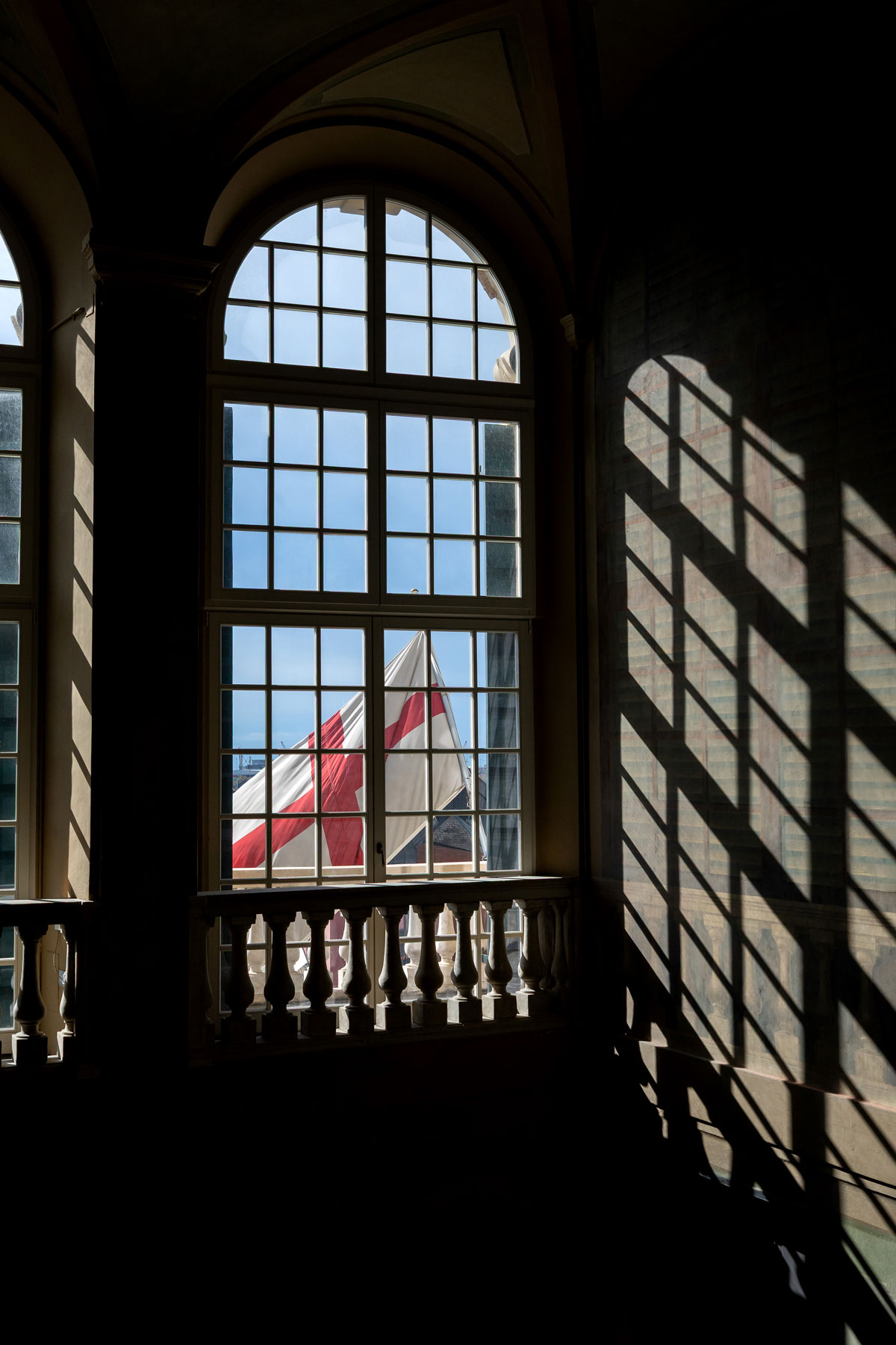 街のあちこちにたなびくジェノヴァ共和国の旗は街の象徴。