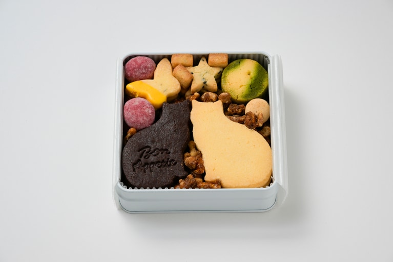 BONBONS DE K／【猫ちゃん好きの方へのギフトにも】La boîte à bonheur -chat mignons- グルテンフリークッキー缶 4,500円。