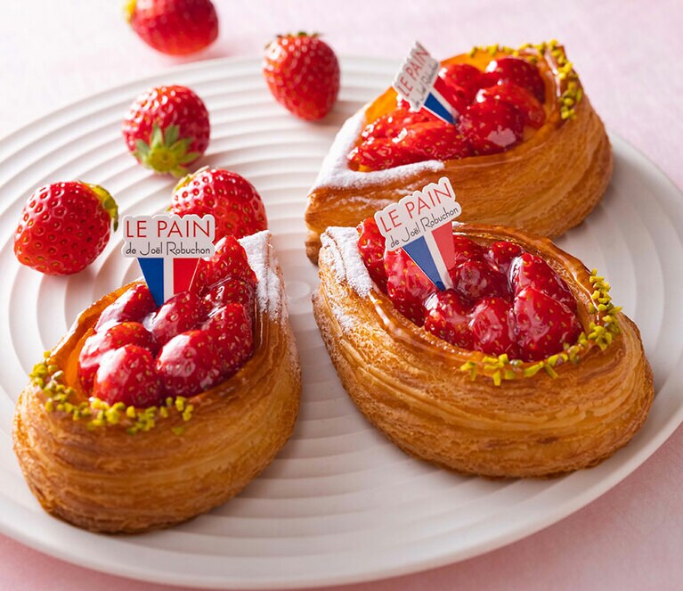 「苺とリュバーブのデニッシュ」490円。