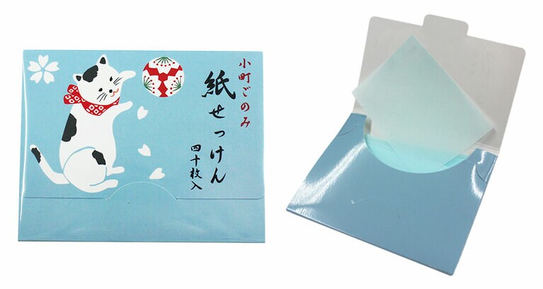 和風なイラストのシリーズの中でも人気の1品。懐かしいシャボンの香りにハマる。小町ごのみ 紙せっけん<<ねこ>> 40枚入 300円／表現社