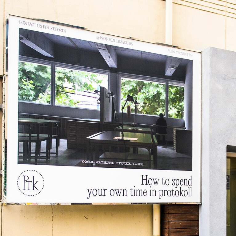 看板前での撮影も人気。