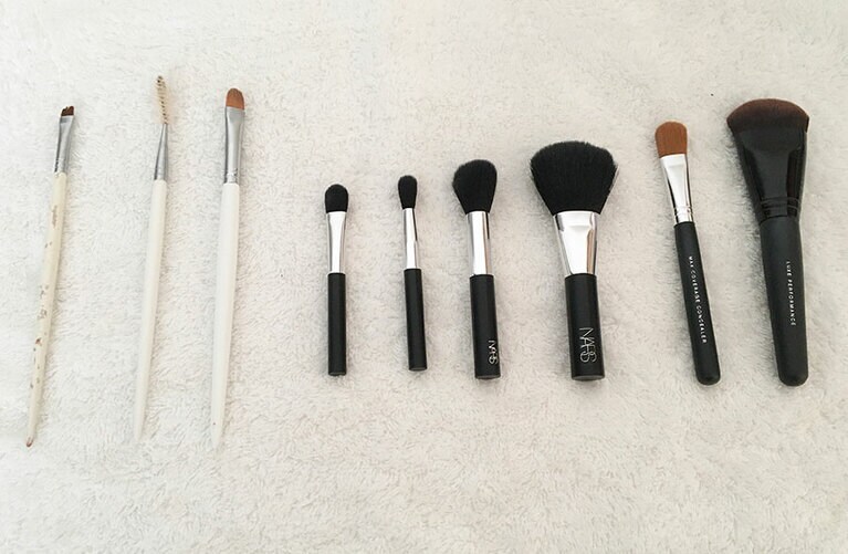 洗った後は、タオルなどを敷いた上に置き、風通しのいいところで乾かす。