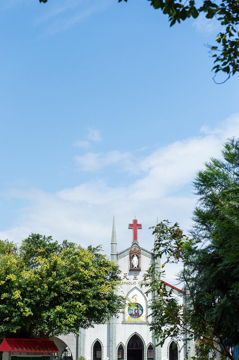 Nikon D4Sで撮影。外観を撮るとき、車などがあって邪魔な場合は、離れて遠くから撮るのも手。雰囲気のある写真に。