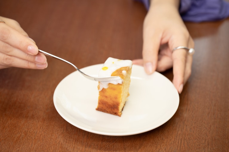 アイシングにもケーキにもレモンがきいていてさっぱり。