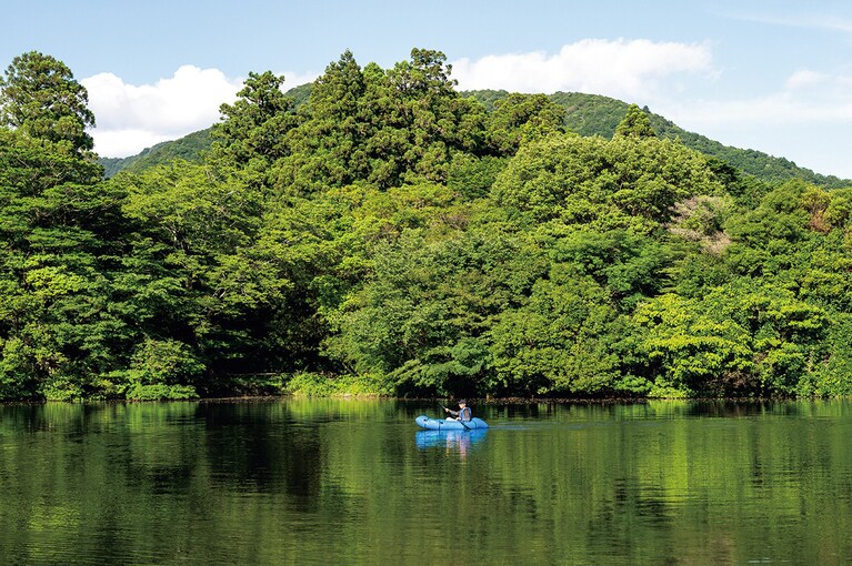 朝の澄み切った空気の中、パックラフトやハンモック、天幕でのお茶会など思い思いの時間を過ごすことができる。