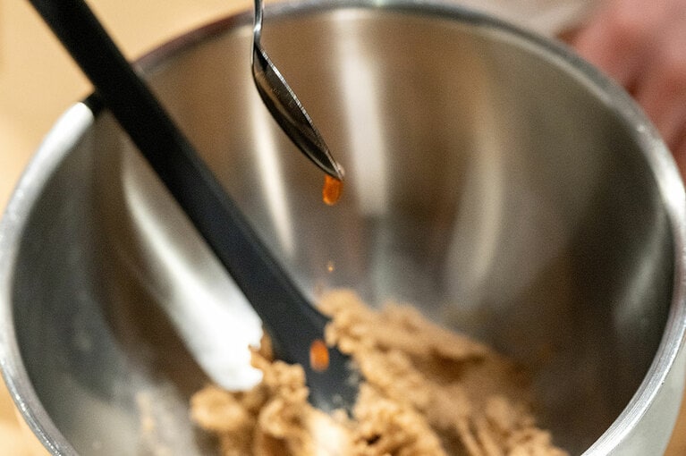 きんとん製「紅香織（こうこうおり）」。飲み物付き2,090円。5月中旬まで。