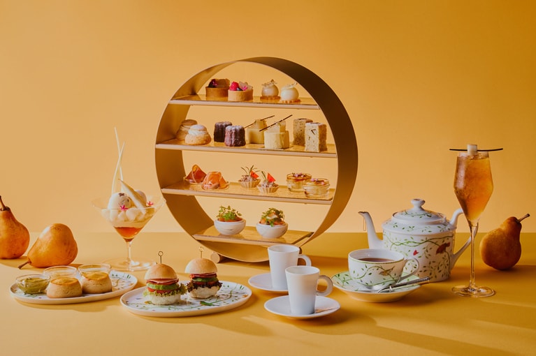 洋なしが主役の「Afternoon Tea “VOYAGE” La saison des poires」のイメージ。昼（2部制）1名10,000円、夜1名12,000円（ともに税・サ込）。3日前正午までに要予約。