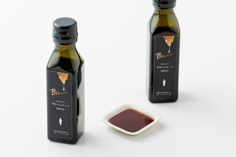 甲州バルサミコ～樽熟成～ 各100ml 1,350円(税込)／なでしこ農園