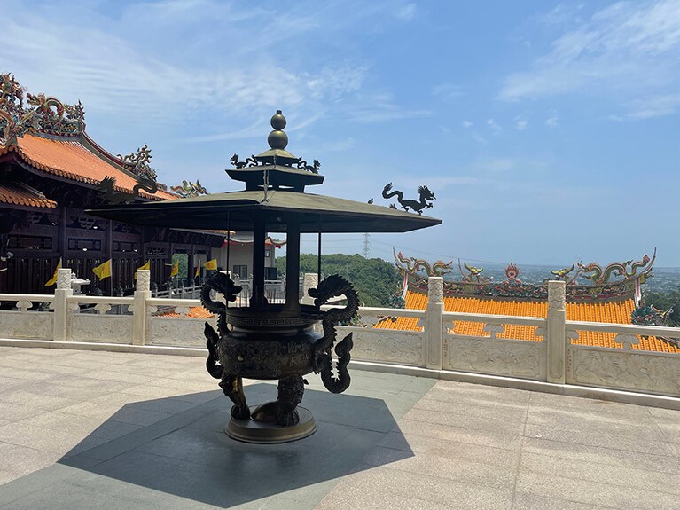 眺めのよさもパワースポットとして大切な要素。美しい海が眼下に広がります。