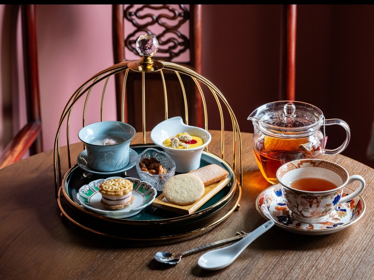 1920年代の上海の邸宅風の空間で、優雅にアフタヌーンティーを。　初出：2025年5月2日