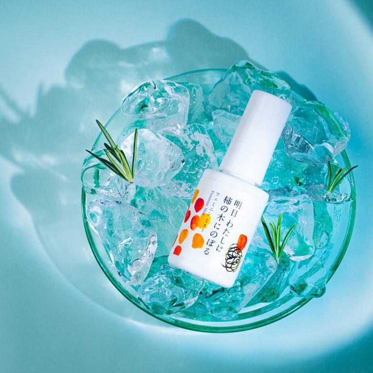 フェミニンミスト 30mL 4,180円／明日 わたしは柿の木にのぼる 