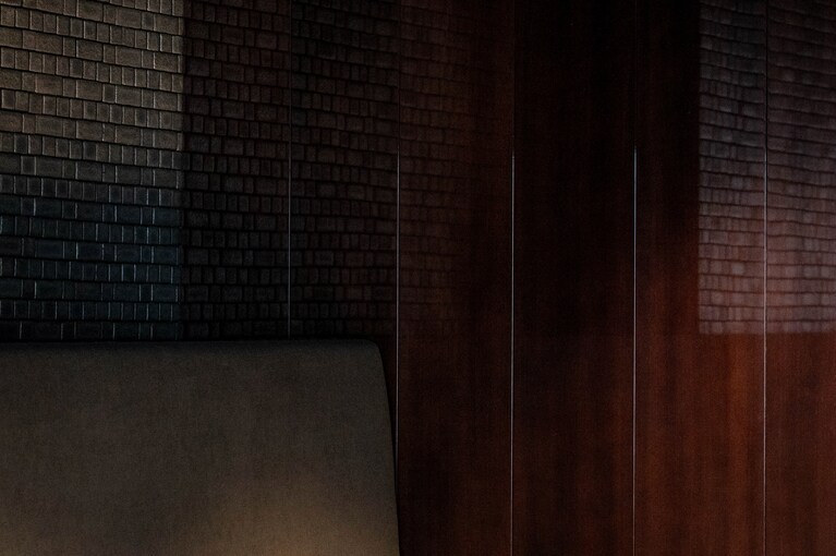 ピアノ塗装の美しい壁。