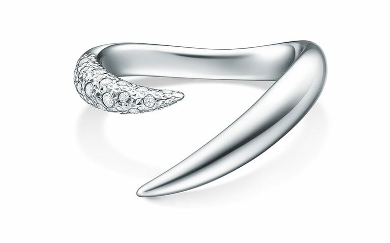 デインジャーホーン プラスダイヤモンドパヴェ リング（WG／ダイヤモンド）660,000円。