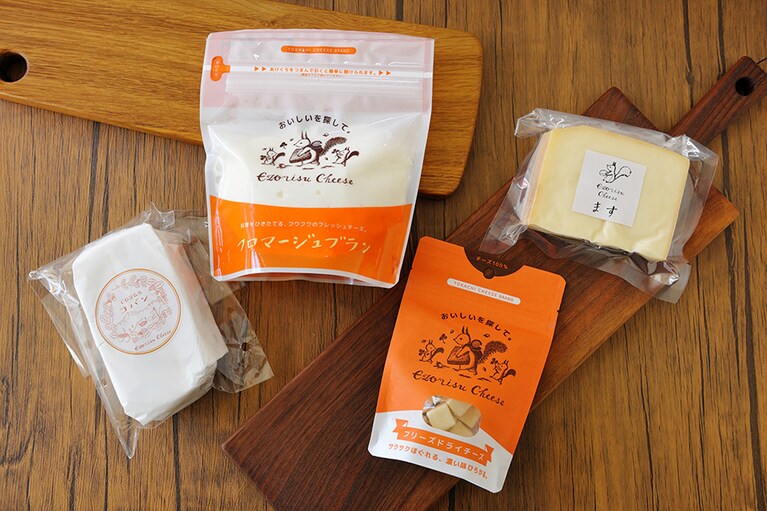 右上から時計まわりに、“パンに合う” をテーマにした「ます（枡）」918円、サクサク食感と濃厚風味の「フリーズドライチーズ」1,080円、毎日味わいたい人気の逸品「コバン」1,134円、そのままはもちろん料理に添えたり、お菓子作りに使ったりと万能選手の「フロマージュブラン」810円。