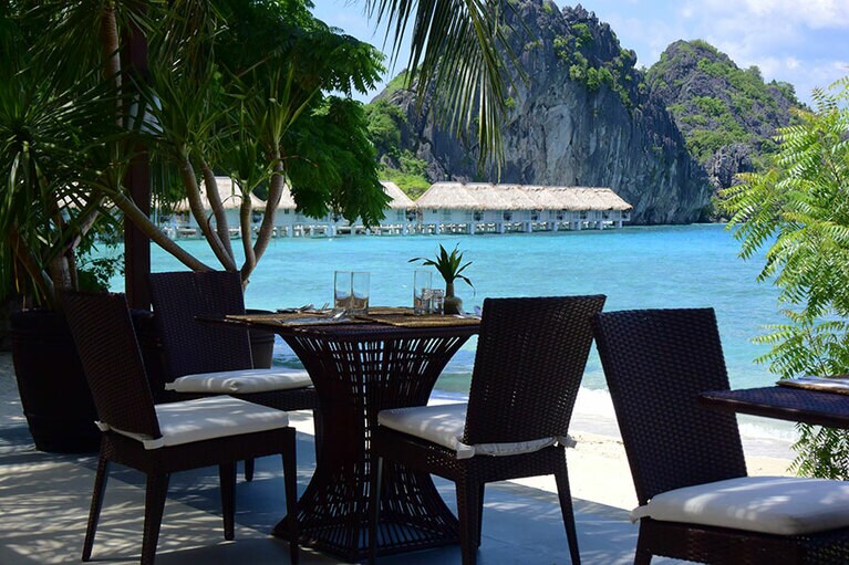 レストランやバーなど施設はそれほど多くはないものの、雰囲気は上々。