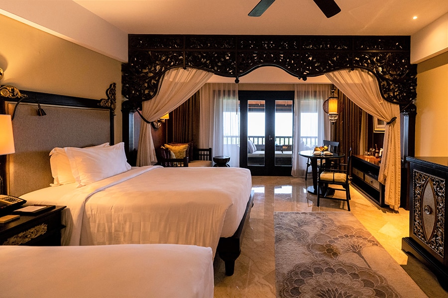 アヤナ エステートの原点が、2009年に開業した「アヤナ リゾート バリ」。濃厚なバリ・テイストと、目前に広がる青い世界に感激する人気リゾート。