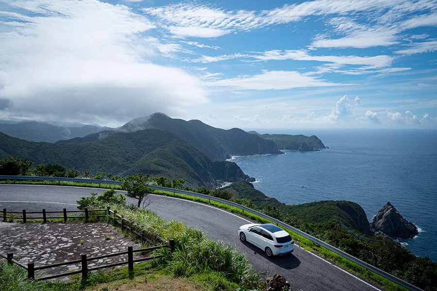 長崎港から西へ約100km。大小あわせて152の島々が連なる五島列島。