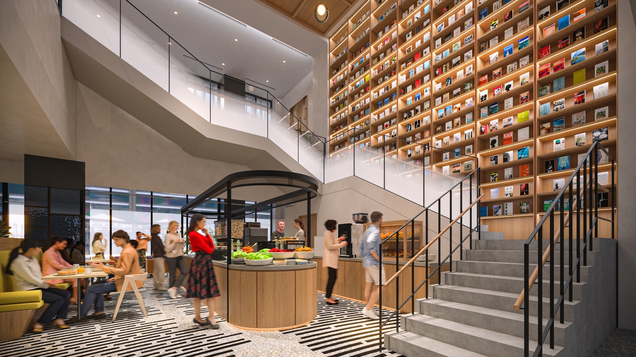 壁一面にずらりと並ぶ本が印象的なラウンジ。