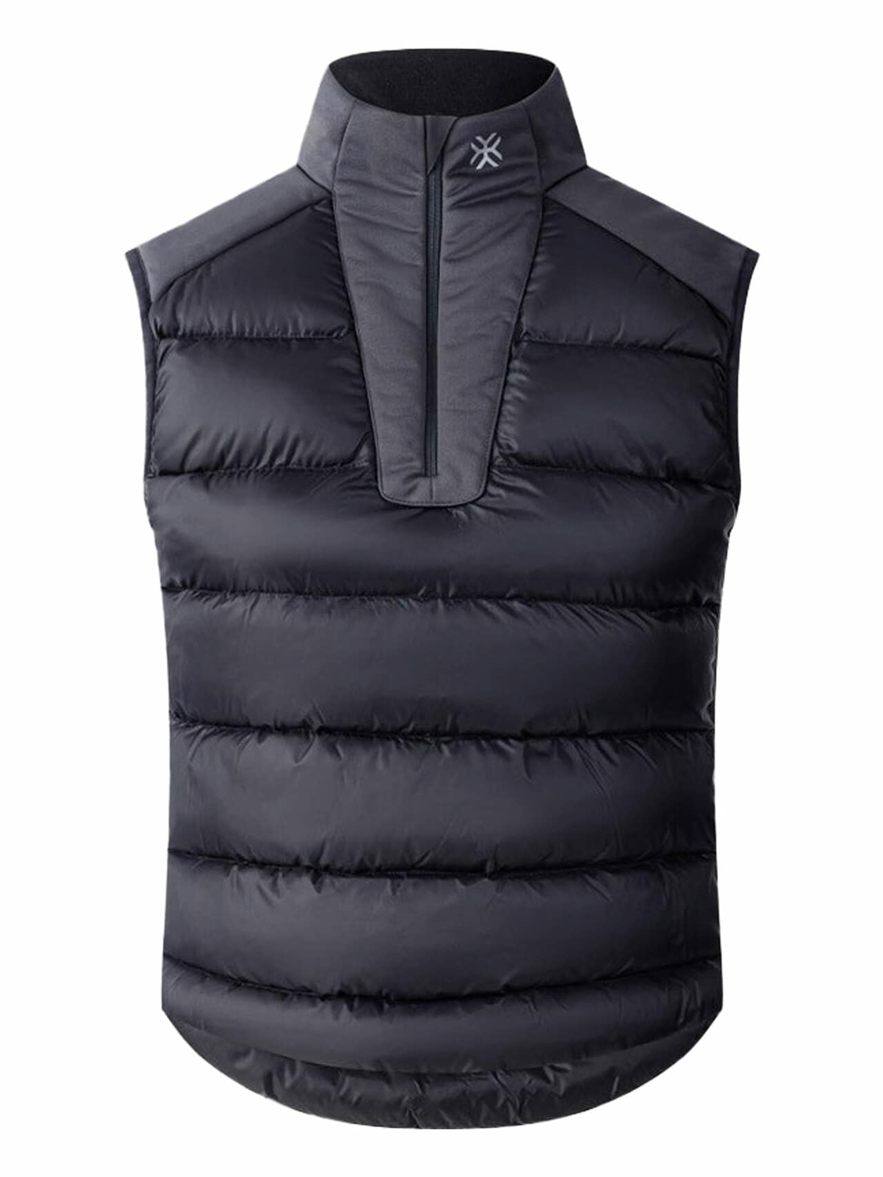 フォルノ ノースリーブインサレーションジャケット（91,300円）／アヤック