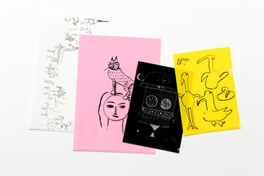 新品未使用　猪熊弦一郎ミュージアムグッズシルクスカーフ「黄金の星座(ブラック)」 ファブリック類の充実に目を見張る 【香川】丸亀市猪熊弦一郎現代