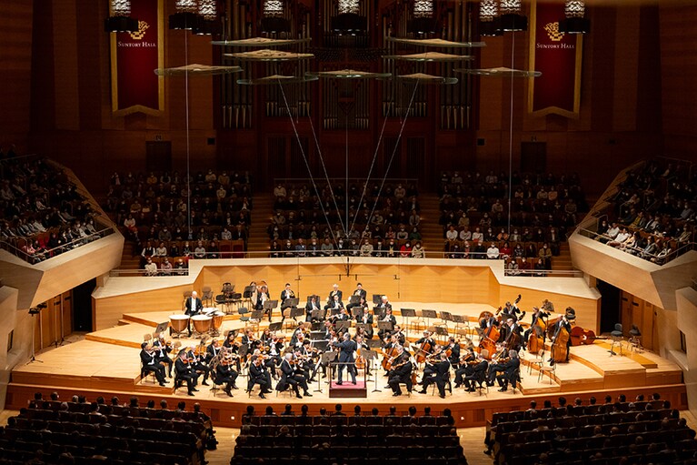 第1楽章からウィーン・スタイルならではのサウンドと様式感を存分に聴かせる。Koji Iida＠Suntory Hall