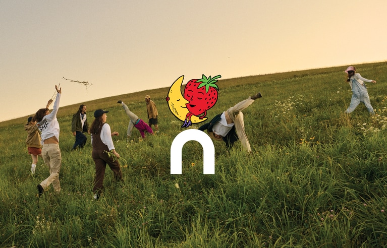 オン×スカイ ハイ ファーム グッズのコラボコレクション第1弾、ビジュアルより。