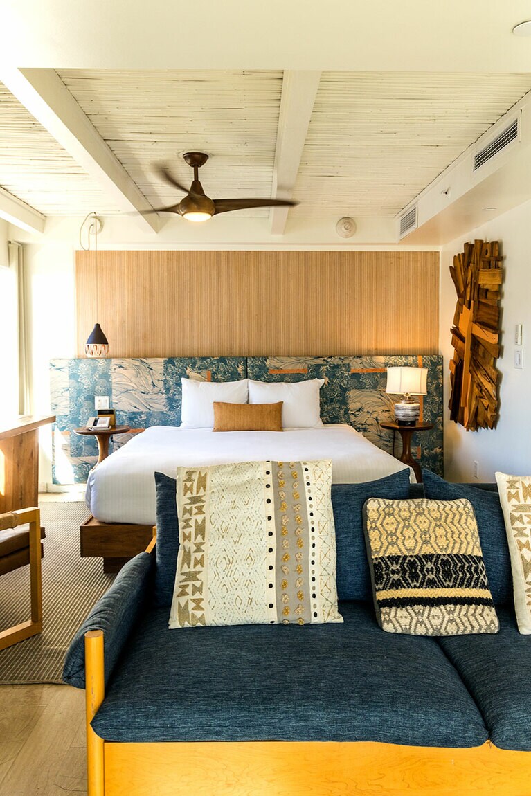 いちばん贅沢な時間を過ごせる客室が、最上階にある“1ルームバンガロー・ペントハウス”。1泊 500ドル～。