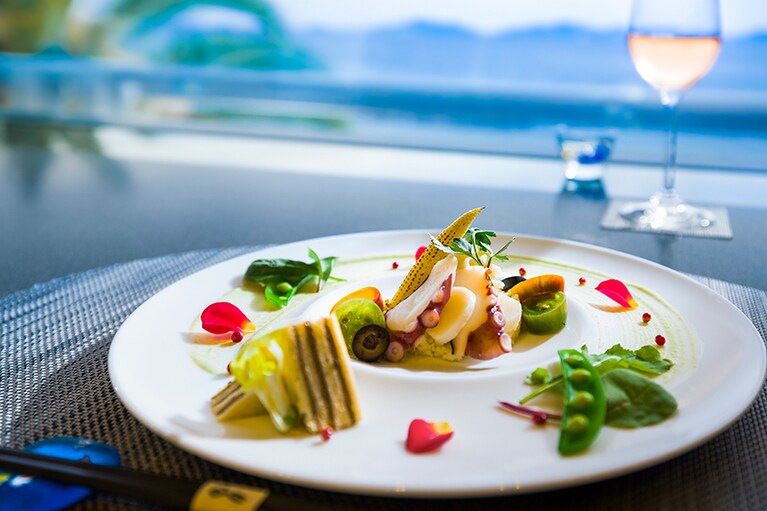 旬景浪漫 銀波荘［愛知／西浦温泉］旬景ダイニング碧 ランチオードブルプレート。