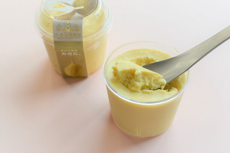 ドリアンの品種は「雷神(D24)」を使用。上品な甘さが特徴で、ムースのような滑らかな口溶けに仕上がっている。