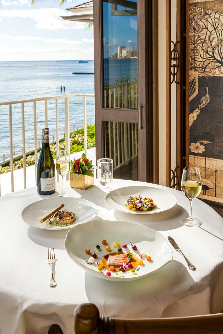 人気は、海を眺める窓側の席。