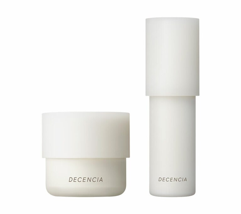 左から：クリーム 30g 6,380円、モイスト S/C コンセントレート［医薬部外品］36mL 7,150円／ともにディセンシア(10/4発売)