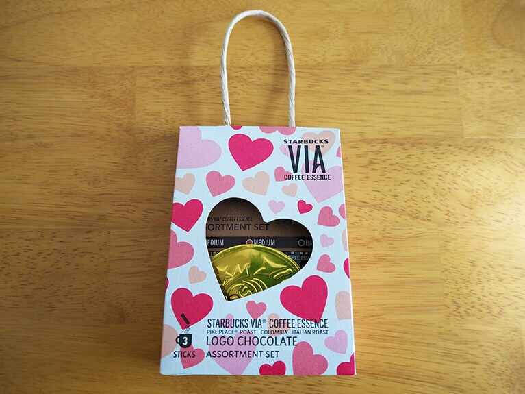 手のひらサイズのショッパー風パッケージが可愛い。