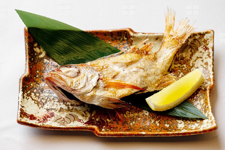 のどぐろの塩焼き。じっくりと焼き上げた“白身魚の王様”は旨みたっぷり。