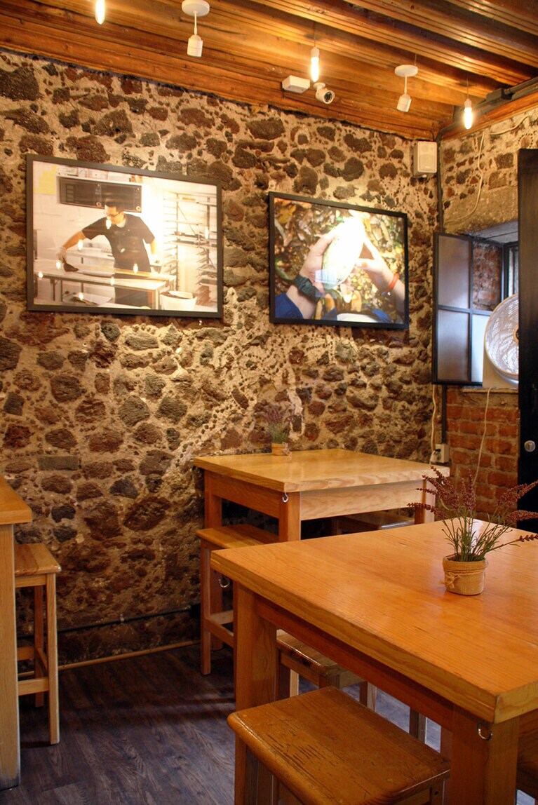 カフェスペースは12席ほど。