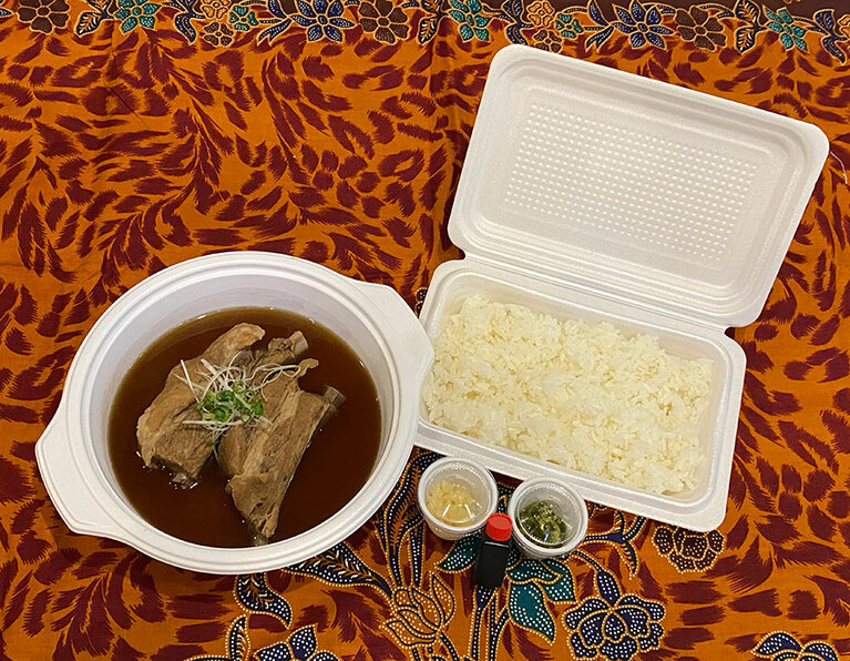 ガッツバク(元祖あっさりスープ)、ライス付き 1,142円(税込)。肉骨茶単品、スペアリブ1本 842円(税込)から注文可。