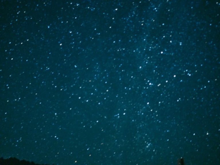 周囲に何もない銀山平だからこそ見える星空。夜に空を見上げるだけで充足した気分になれる。