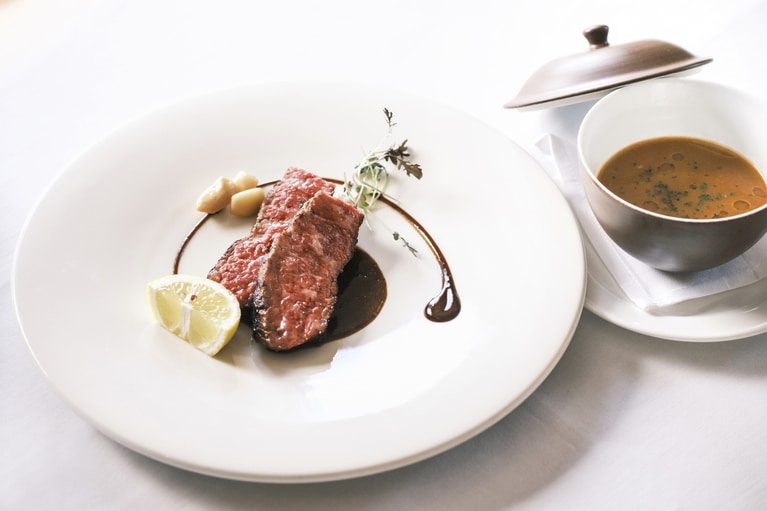 「牛肉麺」。メインにこちらを選ぶとコースは3,480台湾ドル。