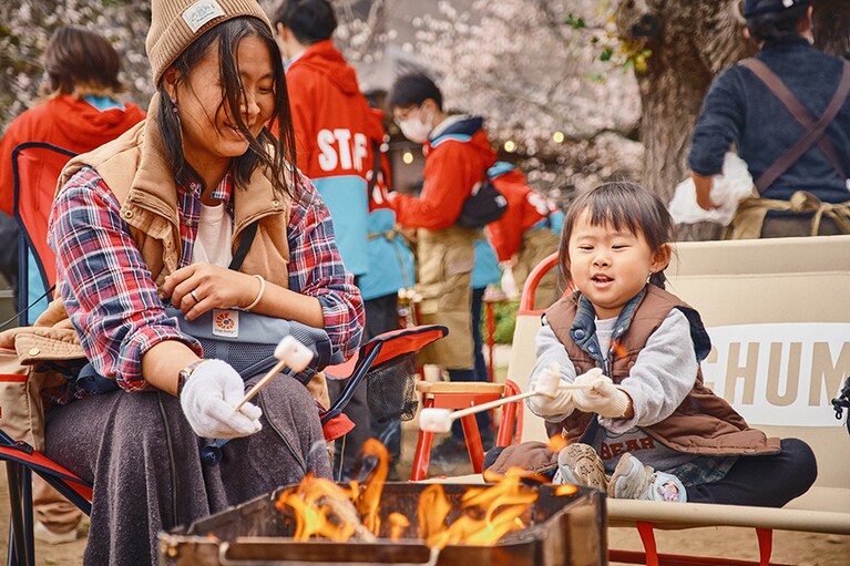 焚火で炙ったマシュマロのワークショップ。
