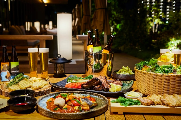「SORANO Beer Garden」のイメージ。1名8,800円（税込）。4名より要予約。開催日は、2025年9月30日（火）までの平日限定（除外日あり）。