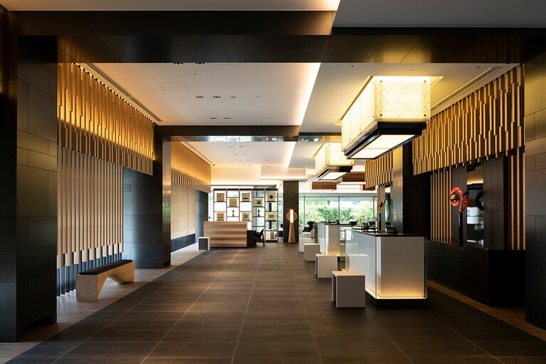 シックな空間が広がるロビーエリア。