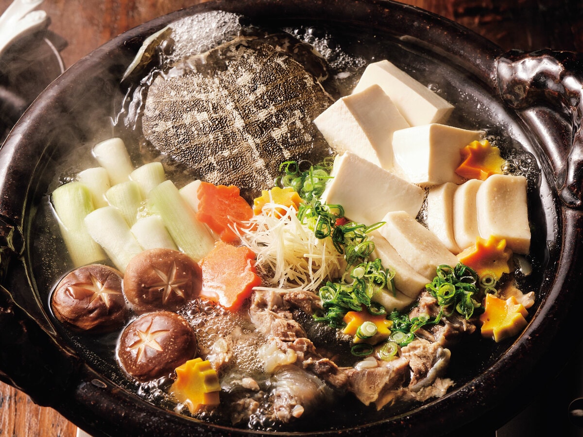 スッポン鍋 すっぽん甲羅付きの贅沢鍋も【食通が認める究極の「お取り寄せ鍋」3選