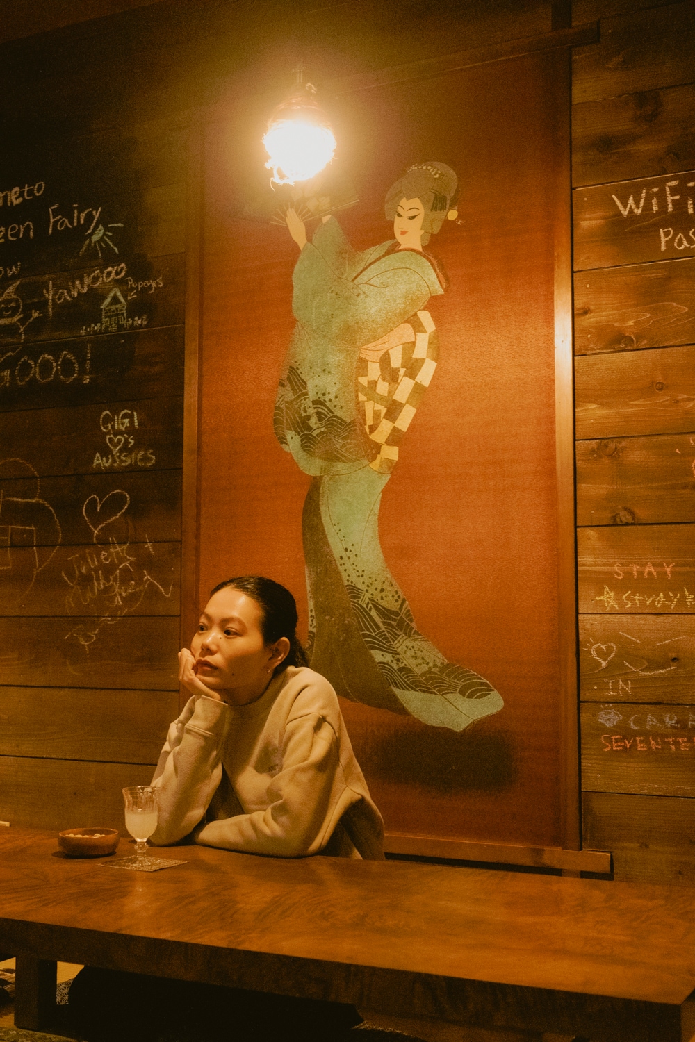 元々はスナックだったというグリーンフェアリー。和洋折衷の店内が、野沢温泉らしさを感じさせる。