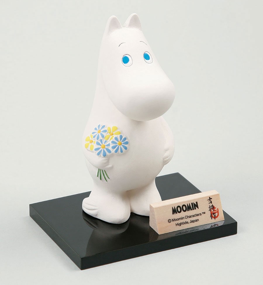 博多人形 11,000円。おすまし顔が可愛い。©Moomin Characters™